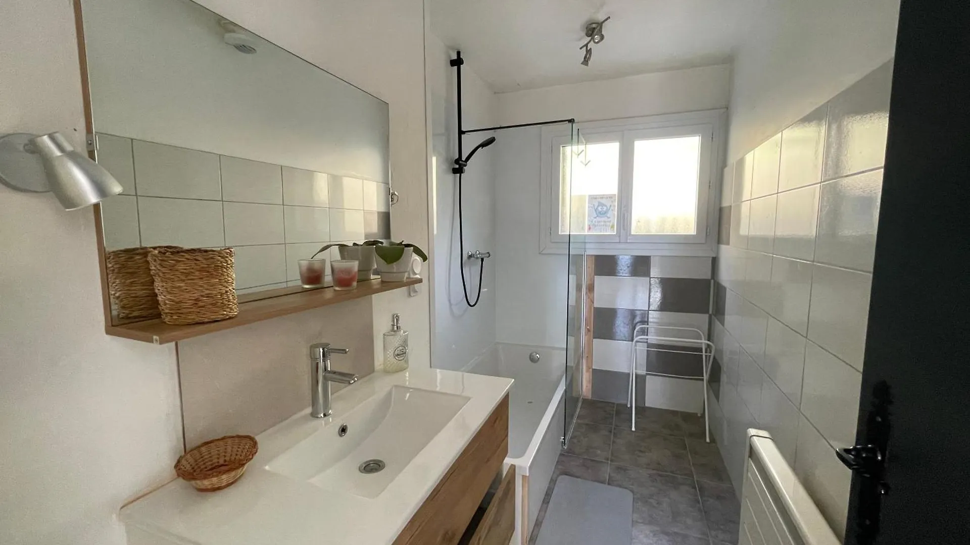 Petit Logement Cosy Dans Maison Au Calme Verrens-Arvey 0*,  Франция
